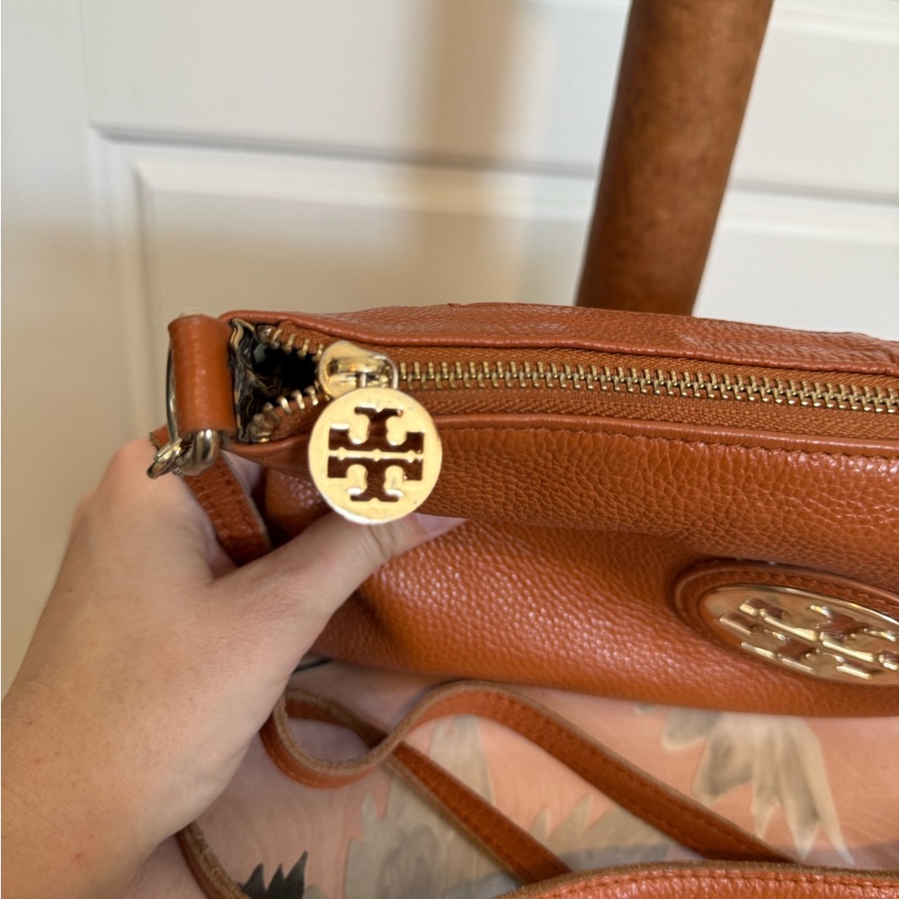 Tory Burch Tan Leather Crossbody Bag - Picture 3 of 9